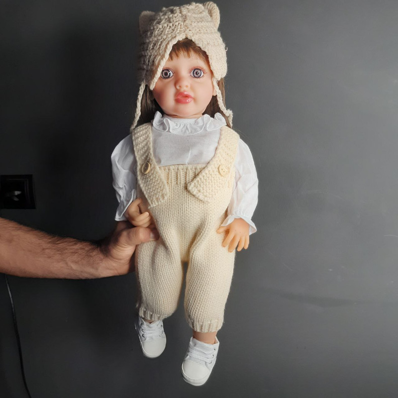 عروسک سیلیکونی وینیل واقعی ۲۲ اینچی(۵۵ سانتیمتر)با لباس کاموایی شیری رنگ و به همراه عروسک کوچک و لوازم جانبی برای سن +۳ reborn Image