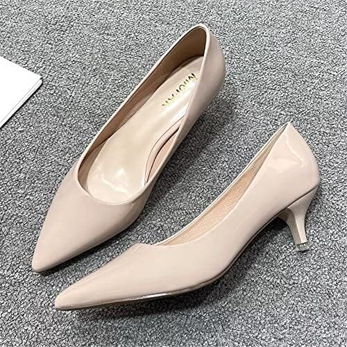 کفش‌های ژله‌ای ساحلی زنانه خیره‌کننده بر روی آپارتمان‌های باله نرم تابستانی کریستالی Image