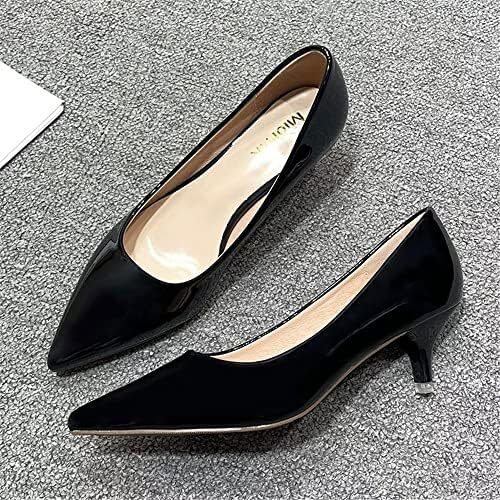 کفش‌های ژله‌ای ساحلی زنانه خیره‌کننده بر روی آپارتمان‌های باله نرم تابستانی کریستالی Image