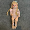 عروسک سیلیکونی وینیل واقعی ۲۲ اینچی(۵۵ سانتیمتر) با لباس کاموایی قهوه ای رنگ  و جوراب عروسکی و کلاه قهوه ای  به همراه لوازم جانبی برای سن +۳ Thumbnail