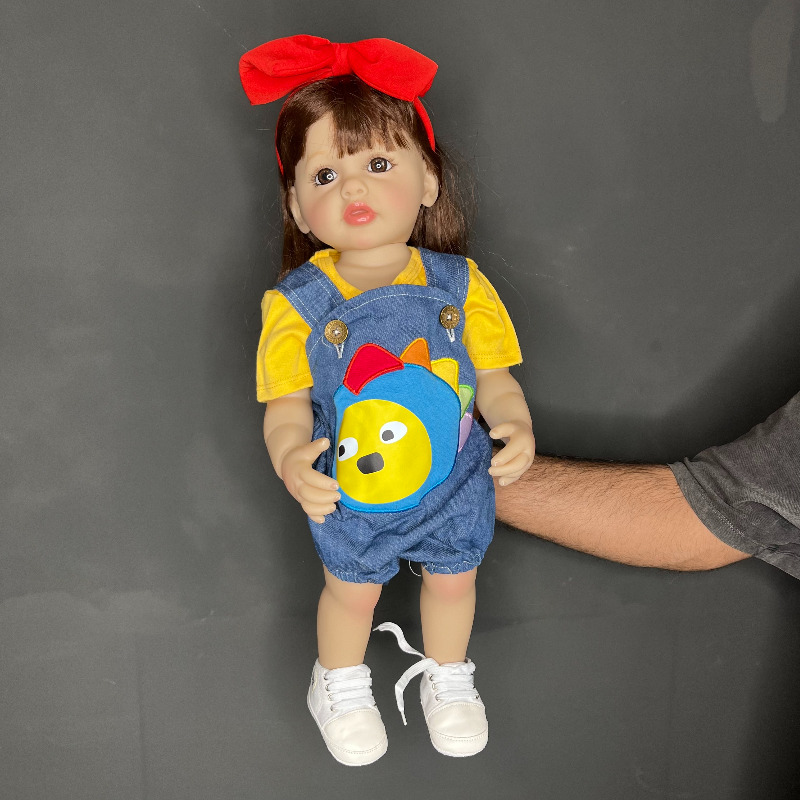 عروسک سیلیکونی وینیل واقعی ۲۱ اینچی(53 سانتیمتر) با لباس آبی و زرد رنگ  و لوازم جانبی برای سن +۳ Image