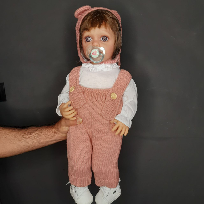 عروسک سیلیکونی وینیل واقعی ۲۲ اینچی(۵۵ سانتیمتر)با لباس کاموایی صورتی رنگ و به همراه لوازم جانبی برای سن +۳ reborn Image