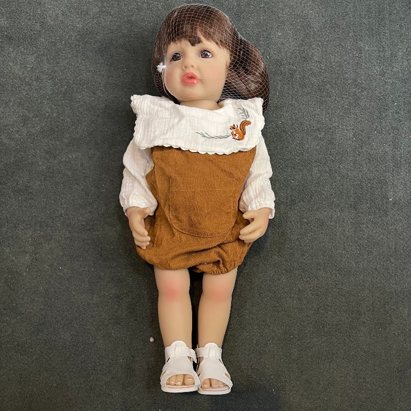 عروسک سیلیکونی وینیل واقعی ۲1 اینچی(۵3 سانتیمتر)با لباس قهوه ای رنگ کلاه دار و به همراه لوازم جانبی برای سن +۳ reborn Image