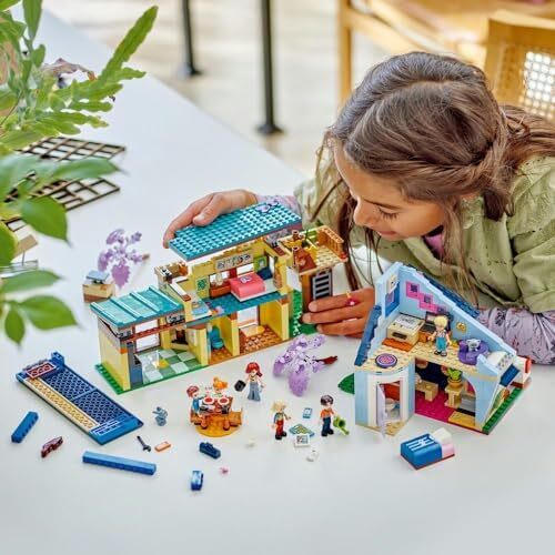 LEGO Friends Olly and Paisley's Family Houses، ست عروسک اسباب بازی برای دختران، پسران و کودکان 7 ساله به علاوه با شخصیت های عروسک کوچک، لوازم جانبی و اسباب بازی های حیوانات خانگی برای نقش بازی، هدایای تولد 42620 Image