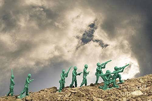 100 تکه سرباز اسباب بازی پلاستیکی جنگ جهانی دوم فیگورهای سرباز ارتشی سنتی سبز و قهوه ای با لوازم جانبی سلاح میدان نبرد بازی های جنگی نظامی کودکان و نوجوانان اکشن فیگورهای رزمی مدل نیروی رزمی Image