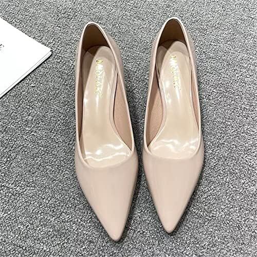 کفش‌های ژله‌ای ساحلی زنانه خیره‌کننده بر روی آپارتمان‌های باله نرم تابستانی کریستالی Image