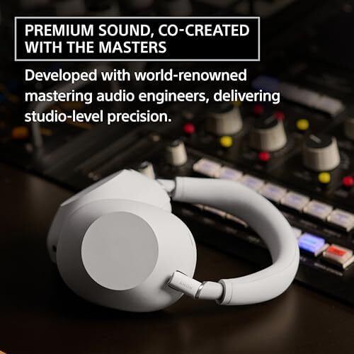 هدفون بی‌سیم سونی WH-1000XM6 با بهترین کیفیت حذف نویز، پردازنده NC HD QN3، 12 میکروفون، بهینه‌ساز NC تطبیقی، طراحی شده توسط مهندسان، کیفیت استودیو، باتری 30 ساعته، نقره‌ای Image