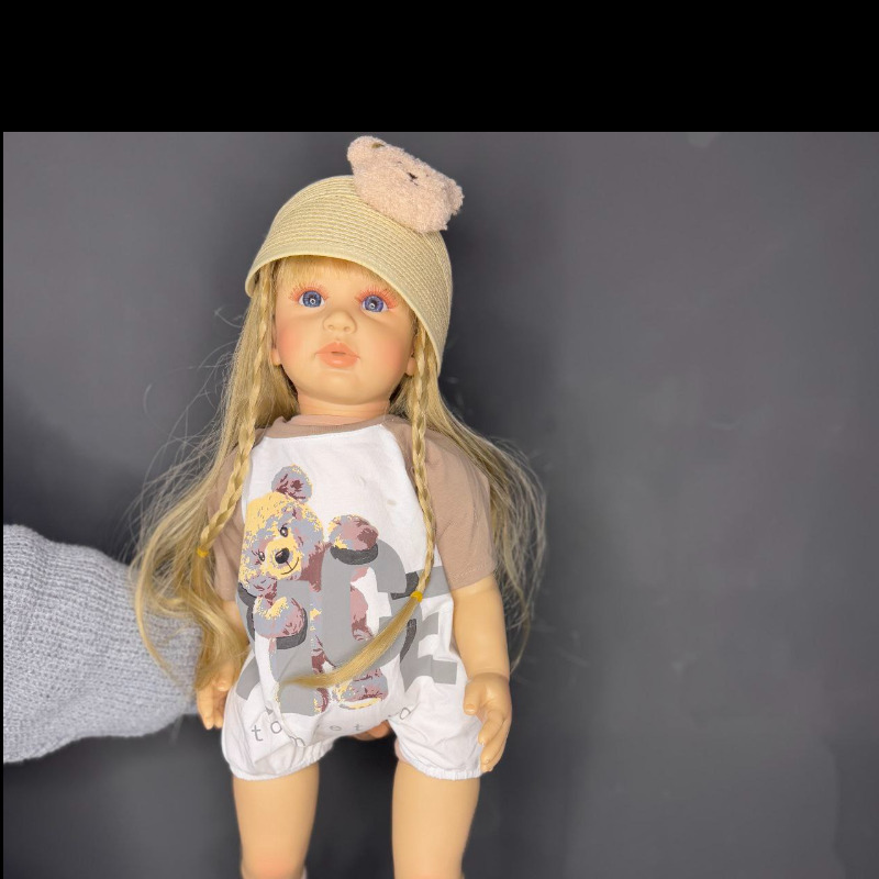 عروسک سیلیکونی وینیل واقعی ۲۳ اینچی(۵۹ سانتیمتر)با کلاه و کفش عروسکی و به همراه لوازم جانبی برای سن +۳ reborn Image
